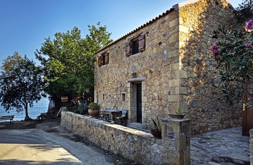 Kolymbari House | Traditional House Kyma, on the beach
