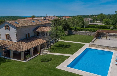 Vosteni Cabin | Traditional stone house for 10 people, large garden and pool, Sveti Lovrec