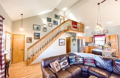 Woodland Park Cabin | Trail's End Mountain Escape w/HOT TUB!