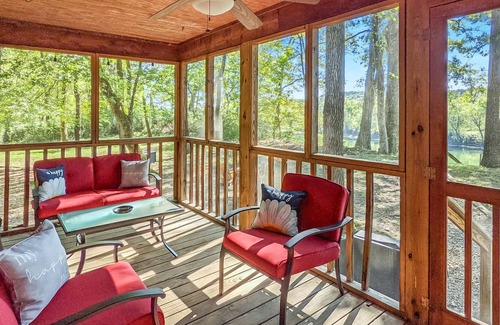 Boswell House | Trail's End River Cabin ~ remote with fiber wifi