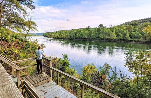 Boswell House | Trail's End River Cabin ~ remote with fiber wifi