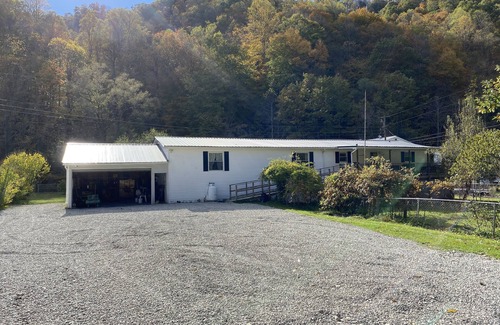 Northfork House | Trail Side Inn 4 bed 2 bath with trail access to 4 Hatfield-McCOY trails system