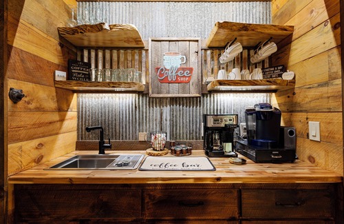 Morganton Cabin | Trails End Lodge - 5 BR cabin in Morganton with Games, WiFi, Hot Tub