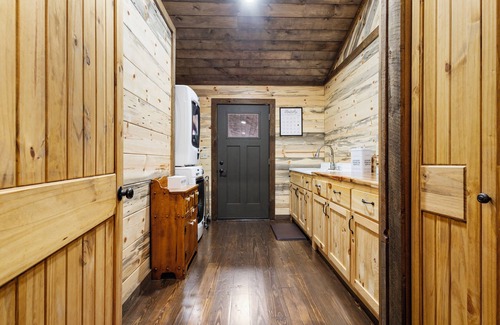 Morganton Cabin | Trails End Lodge - 5 BR cabin in Morganton with Games, WiFi, Hot Tub