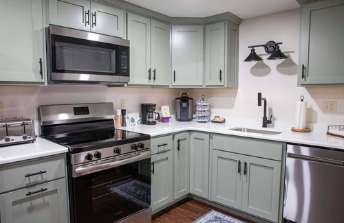 Franklin Apartment | Trails to Ales Applefest Suite 2