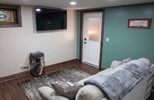 Franklin Apartment | Trails to Ales Applefest Suite 2