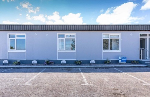 Tramore Apartment | Tramore Beach Room (@BurrowLodge)