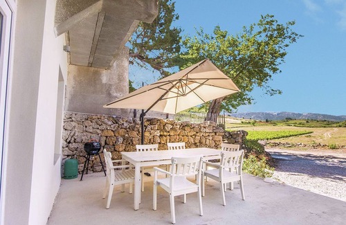 Villeseque-des-Corbieres Apartment | Tranquil Stay in Villesèque