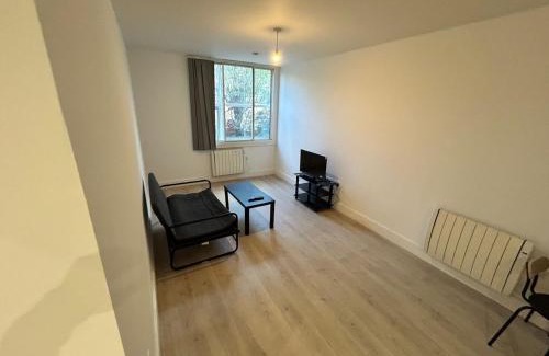 Harlington Apartment | Tranquil 1BD in Heathrow