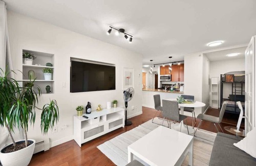 Crosstown Apartment | Tranquil 1BR Condo with Yacht-Style Cabin Vibes~