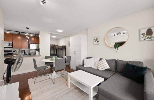Crosstown Apartment | Tranquil 1BR Condo with Yacht-Style Cabin Vibes~