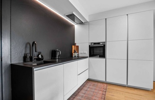 Point Chevalier Apartment | Tranquil 2 Bd Apt with AC, WIFI, & 10 min from CBD