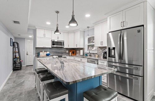 Treasure Island Condo | Tranquil 2-bedroom condo with pool in Treasure Island