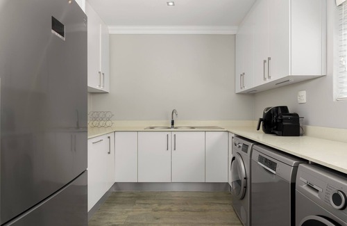 Big Bay Apartment | Tranquil Bona View Apartment |Table Mountain Views