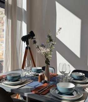 Stratford Apartment | Tranquil & Bright by The Canal