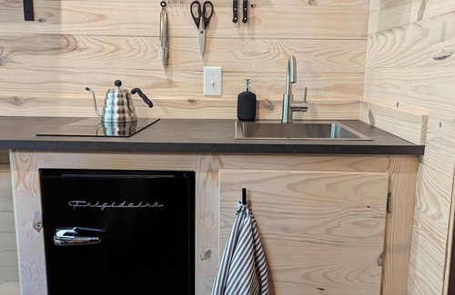 Winona Cabin | tranquil cabins studio - Tranquil Cabins Studio for 2 nestled in the East Texas pines.