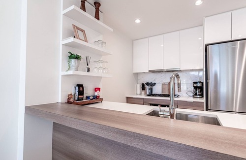 Downtown Calgary House | Tranquil & Central 1 BR Riverside Oasis