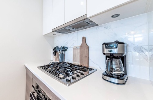 Downtown Calgary House | Tranquil & Central 1 BR Riverside Oasis