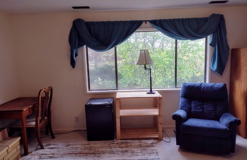 Eugene House | Tranquil Cozy Retreat for Fall Stays in Eugenen