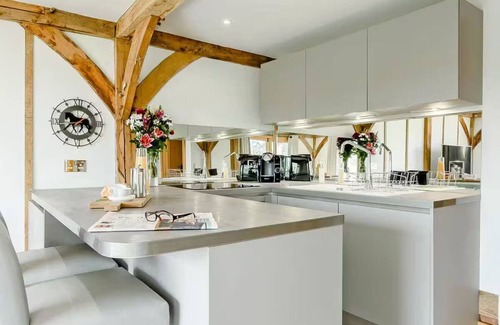 Upper Hardres House | Tranquil Elm Lodge Escape in Canterbury