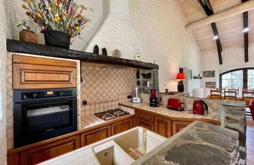 Queyrieres Cottage | Tranquil Getaway: Cozy Home with Forest Views, Fireplace, and Family Amenities