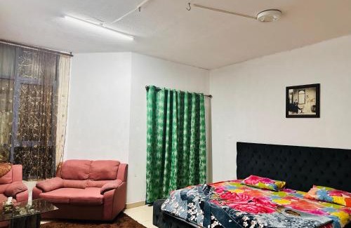 Ajman House | Tranquil Haven:King Bed, Ensuite, Master Bedroom