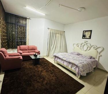 Ajman House | Tranquil Haven:King Bed, Ensuite, Master Bedroom