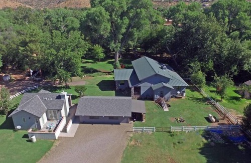 Cornville House | Tranquil home with lush outdoor space on the Oak Creek.