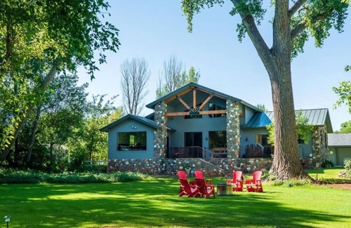 Cornville House | Tranquil home with lush outdoor space on the Oak Creek.