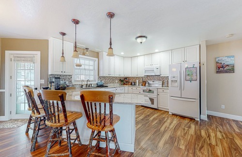 Piedmont House | Tranquil house with fireplace, hot tub, foosball table, jetted tub, & patio