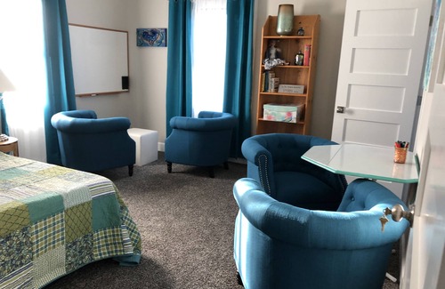 Mapleton/Fall Creek House | "Tranquil & Inspiring Retreat for Women—Stylish & Safe Stay Near Downtown Indy!"