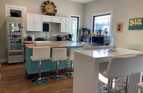 Mapleton/Fall Creek House | "Tranquil & Inspiring Retreat for Women—Stylish & Safe Stay Near Downtown Indy!"