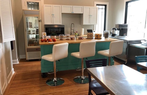 Mapleton/Fall Creek House | "Tranquil & Inspiring Retreat for Women—Stylish & Safe Stay Near Downtown Indy!"