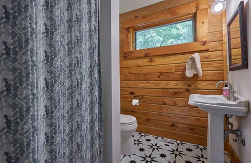 Saluda Cabin | Tranquil Lakefront Cabin near Saluda, NC