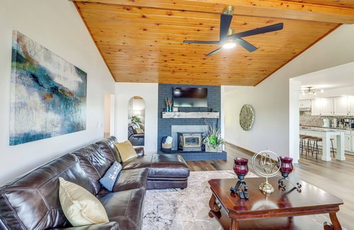 Higden House | Tranquil Lakefront Greers Ferry Escape w/Fire Pit
