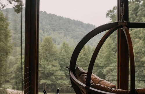 Faber House | Tranquil Loft Retreat in Virginia Wine Country