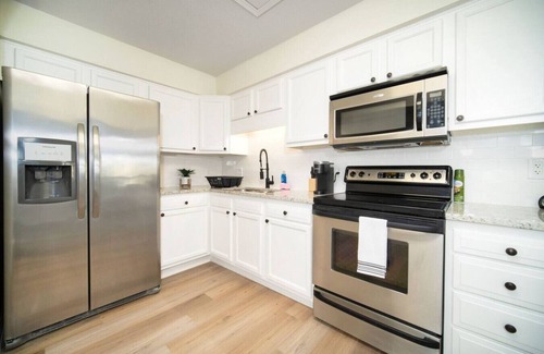 Southpoint House | Tranquil Manor - 2 bed/1 bath