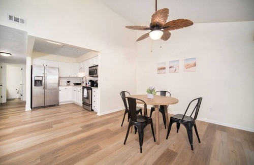 Southpoint House | Tranquil Manor - 2 bed/1 bath