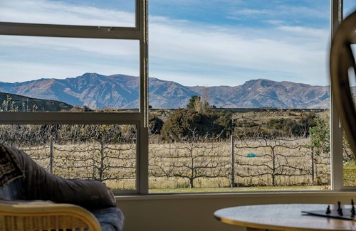 Albert Town House | Tranquil on Ribbonwood - Wanaka Holiday Home