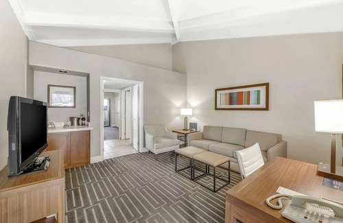North Mountain Hotel | Tranquil Resort Room w/Full-Service Spa & Surrounded by Mountains