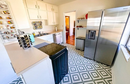 Plant City House | Tranquil Retreat in historic district. Your Home Away from Home.