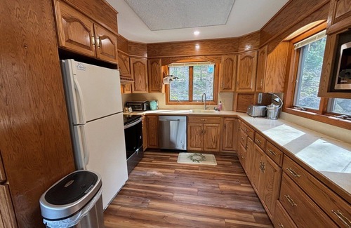 Meredith House | Tranquil Retreat on Lake