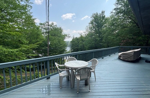 Meredith House | Tranquil Retreat on Lake