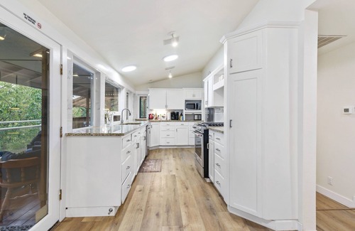 Washougal House | Tranquil Riverfront Retreat Villa