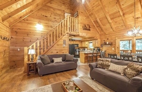Pigeon Forge Cabin | Tranquil Setting : 5min Parkway Island + Game Room