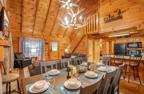 Pigeon Forge Cabin | Tranquil Setting : 5min Parkway Island + Game Room