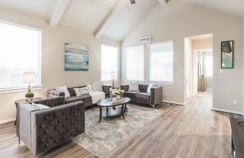 Sienna Plantation House | Tranquil Stay on Crossing Oak