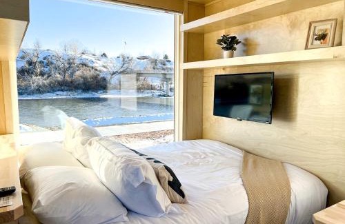 Pear Park House | Tranquil Tiny House Hideaway in Colorado: Peaceful Waterside Bliss in Grand Junction