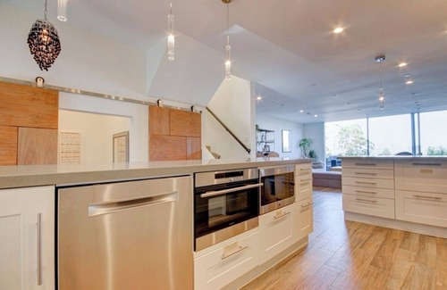 Marin City House | Tranquil townhome w/floor-to-ceiling bay view in charming Sausalito