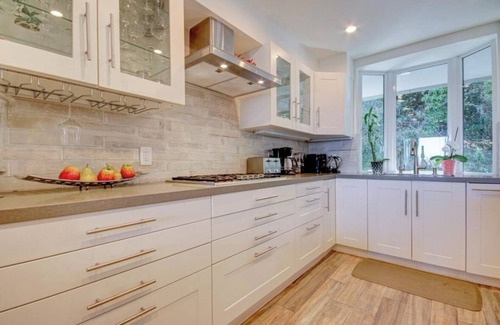 Marin City House | Tranquil townhome w/floor-to-ceiling bay view in charming Sausalito